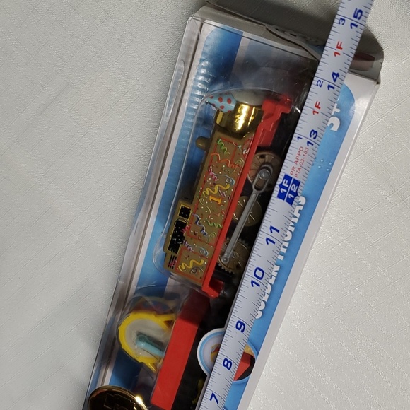 NIB Thomas & Friends Golden Thomas Motorized Battery Operated Fisher Price Train - Picture 13 of 14